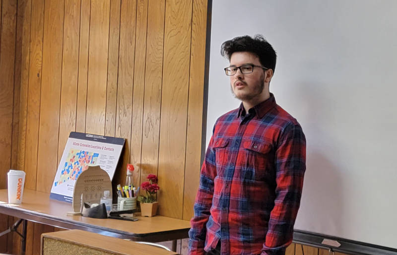 Luther giving presentation to room of 4H judges